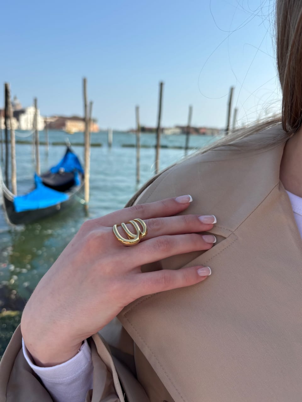 Goldring mit geschwungenem Design Statement Accessoire