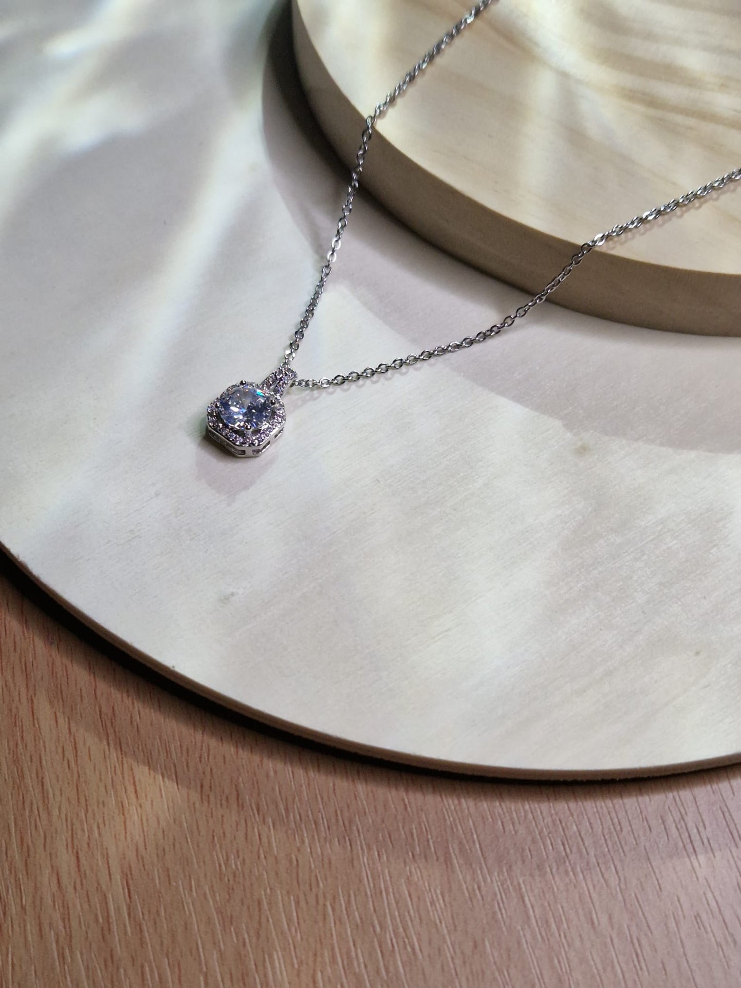 Stilvolle Damenhalskette aus 316L Edelstahl mit Zirkon