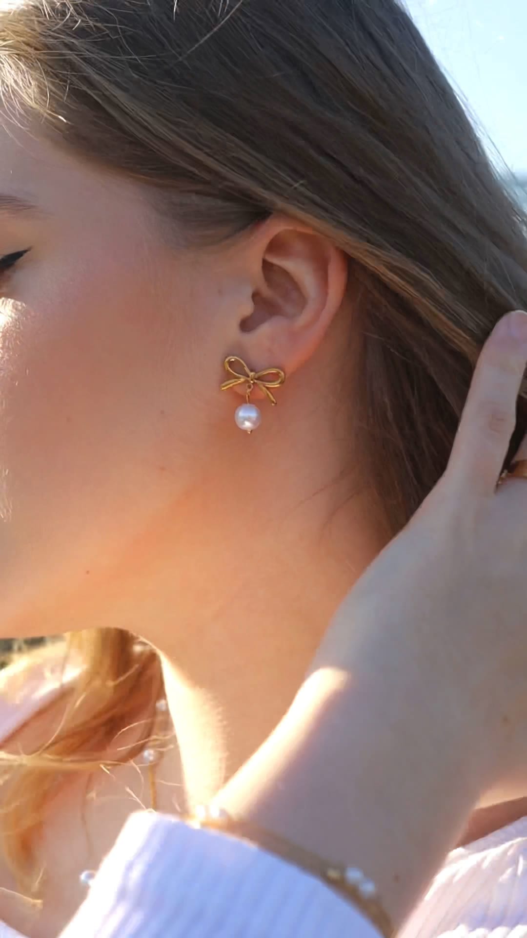 Elegant jewelry set for women with 18k gold and pearls