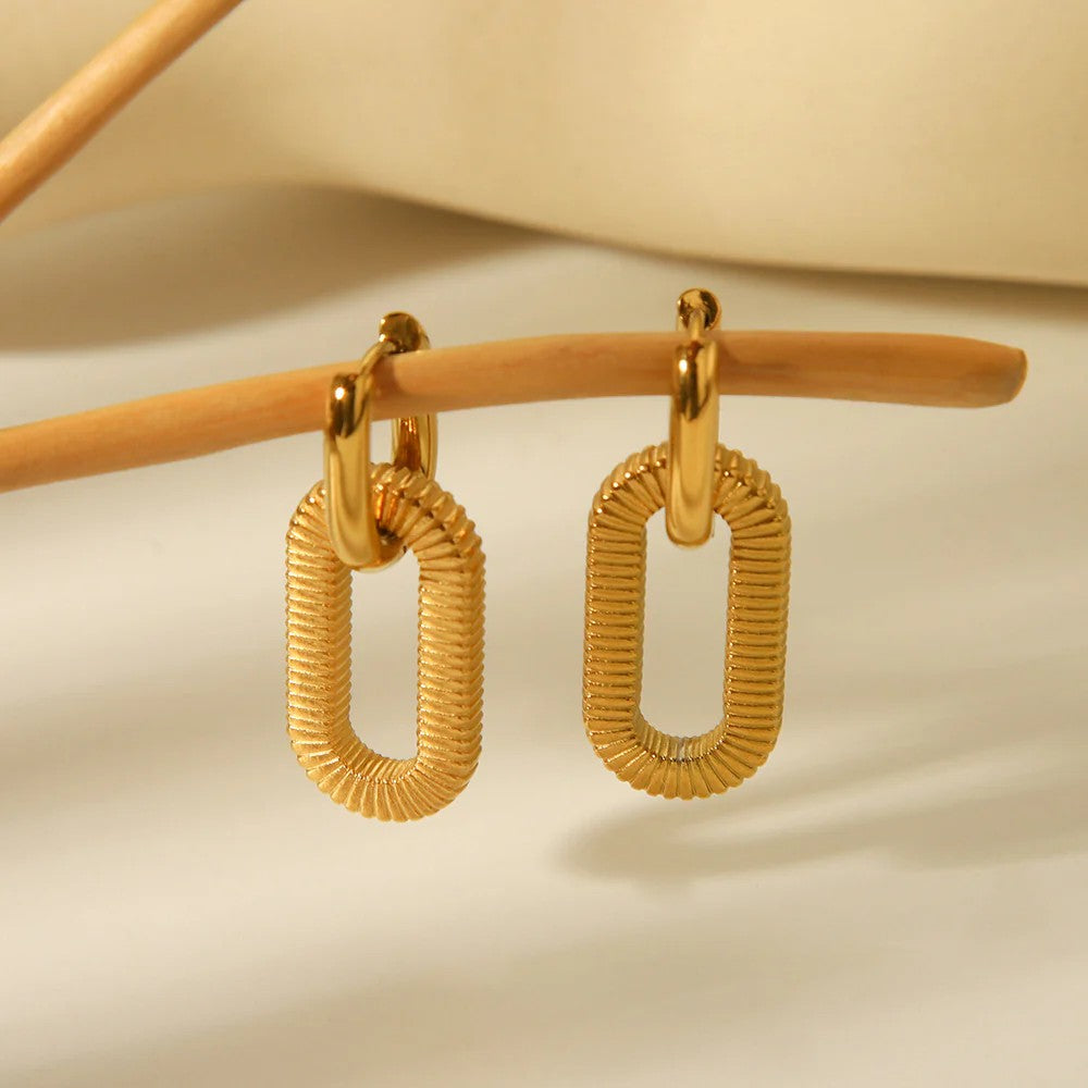 Goldene Chunky Statement Ohrringe oval Design – CELOSIA