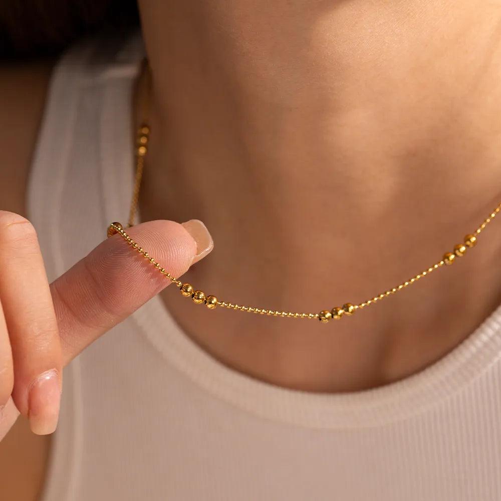 Gold bead necklace – Instagram-style jewelry for layering