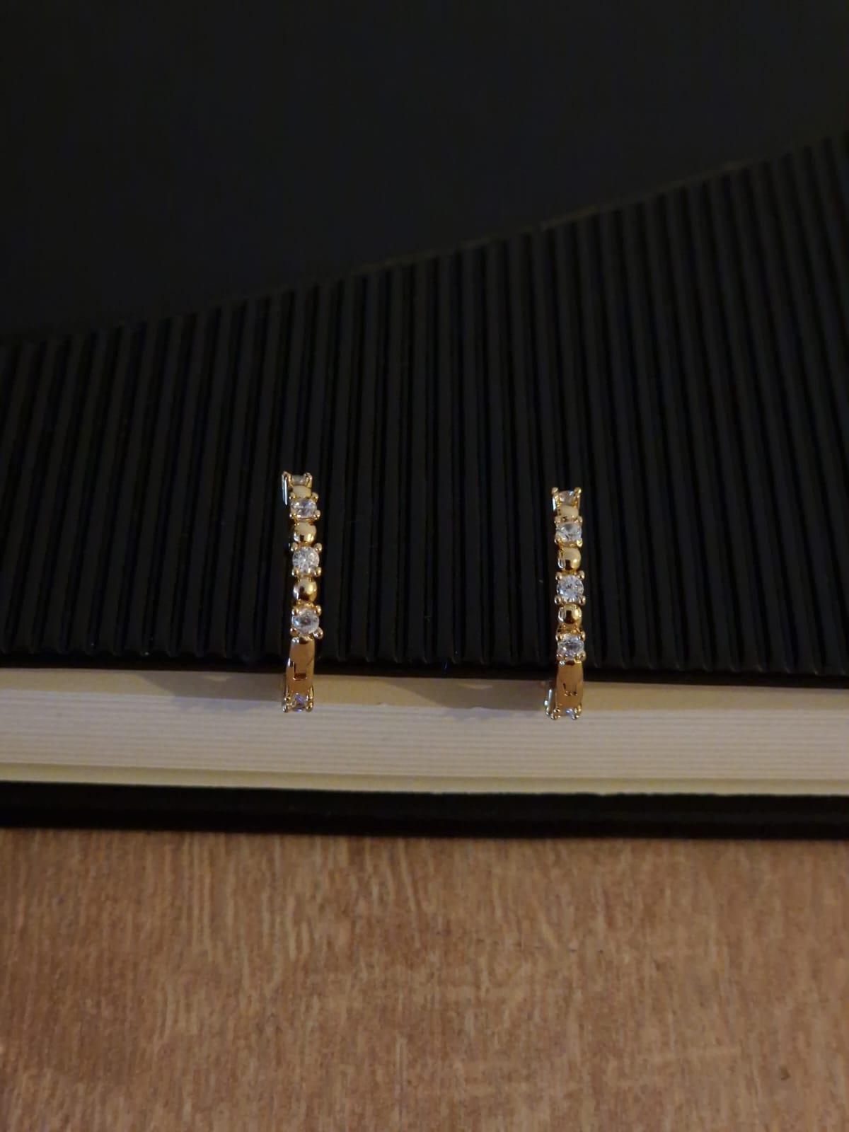Elegante 18K vergoldete Ohrringe mit Steinen für Frauen