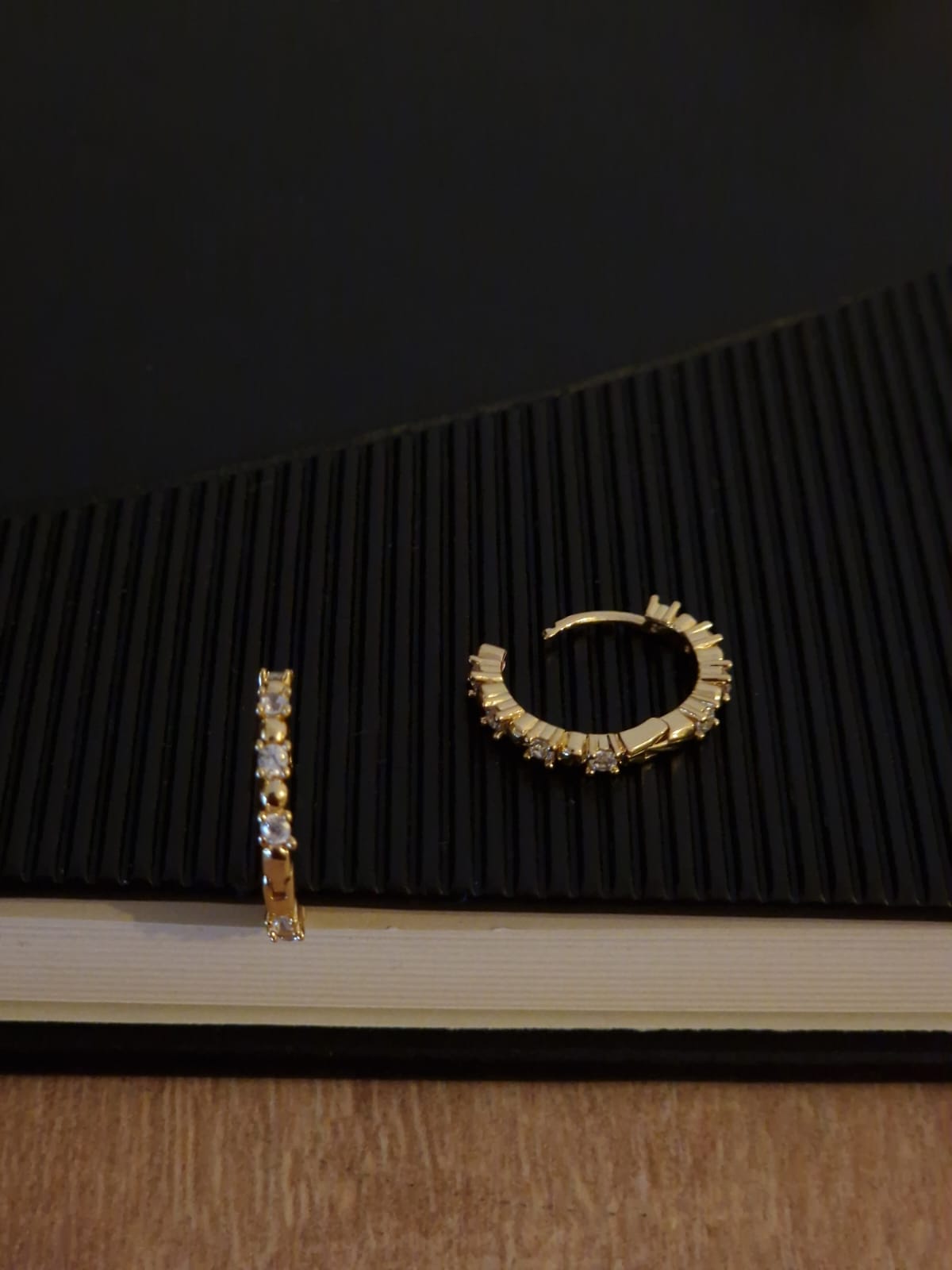 Elegant zircon hoop earrings gold – perfect for gifting