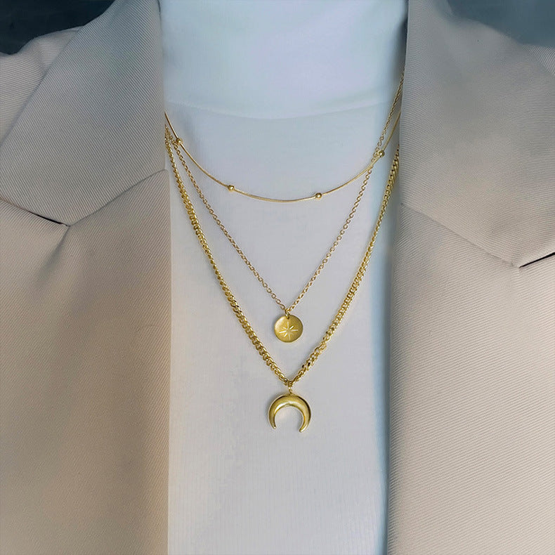 Mehrreihige goldene Damenkette – Sommer-Layering Trend