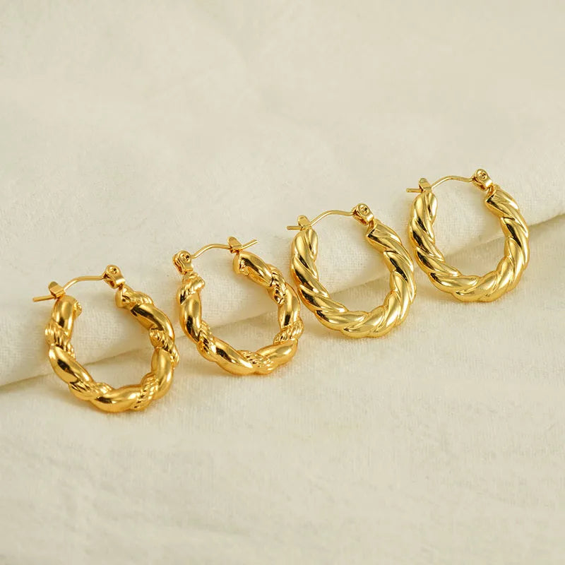Goldene Statement-Ohrringe mit Seilstruktur