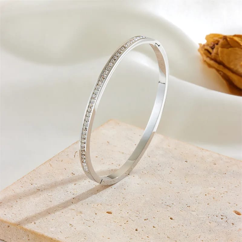 Silberfarbener Armreif Damen