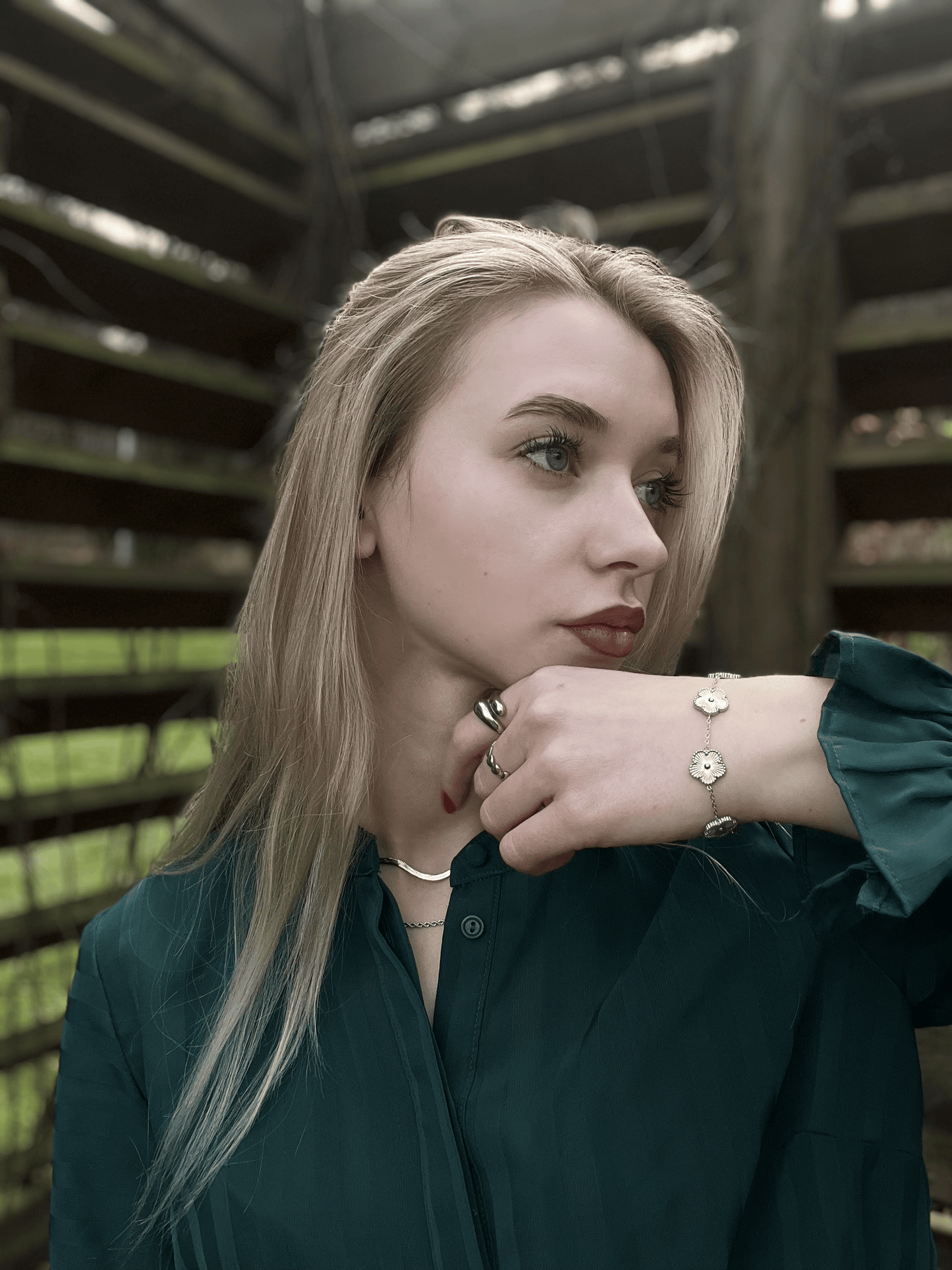 Silberfarbenes Damen Armband aus Edelstahl mit Blumen – Ornella