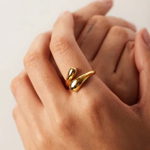 Vergoldeter verstellbarer Ring minimalistisch modern