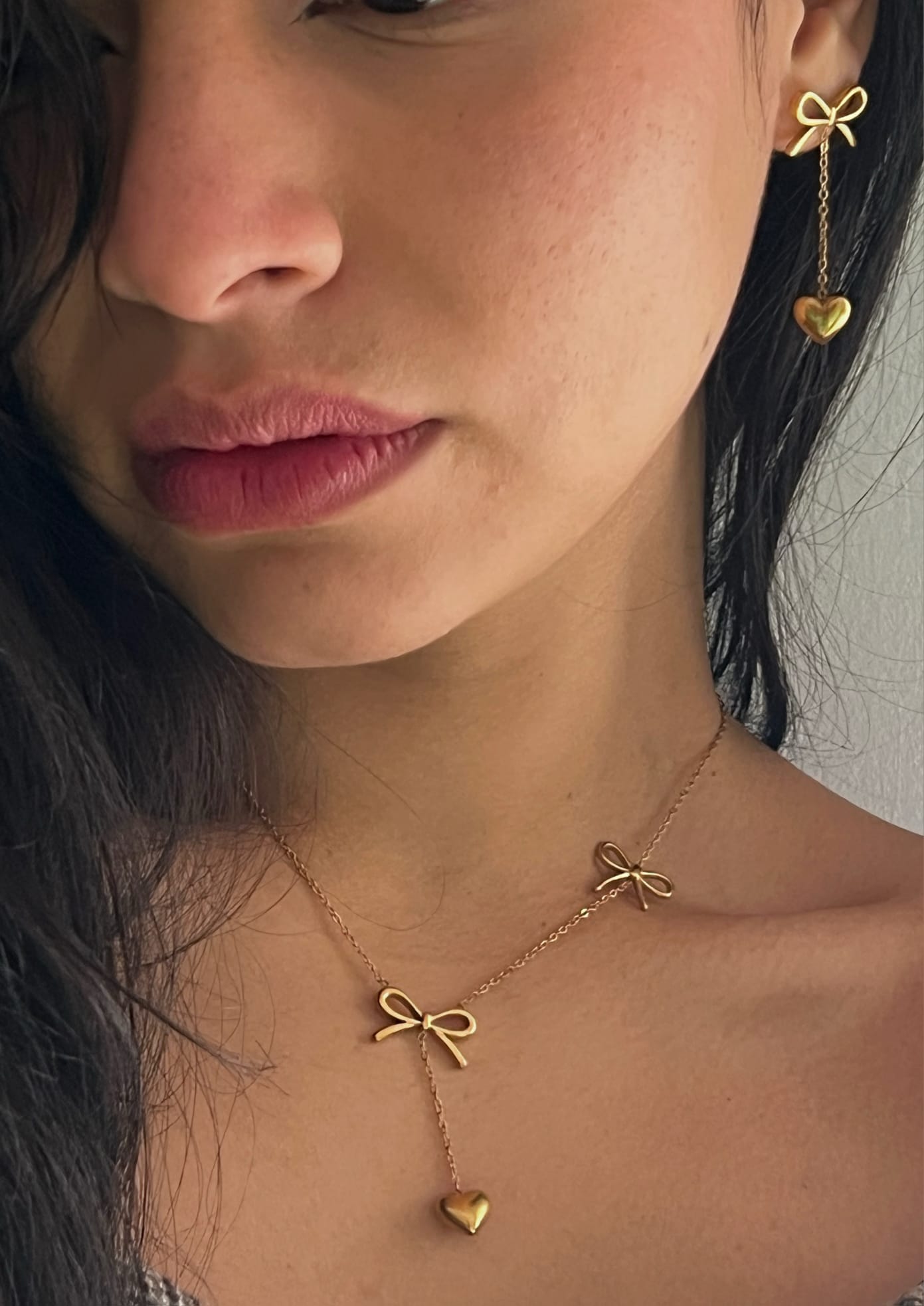 Venus 18k gold heart necklace with bow-knot pendant