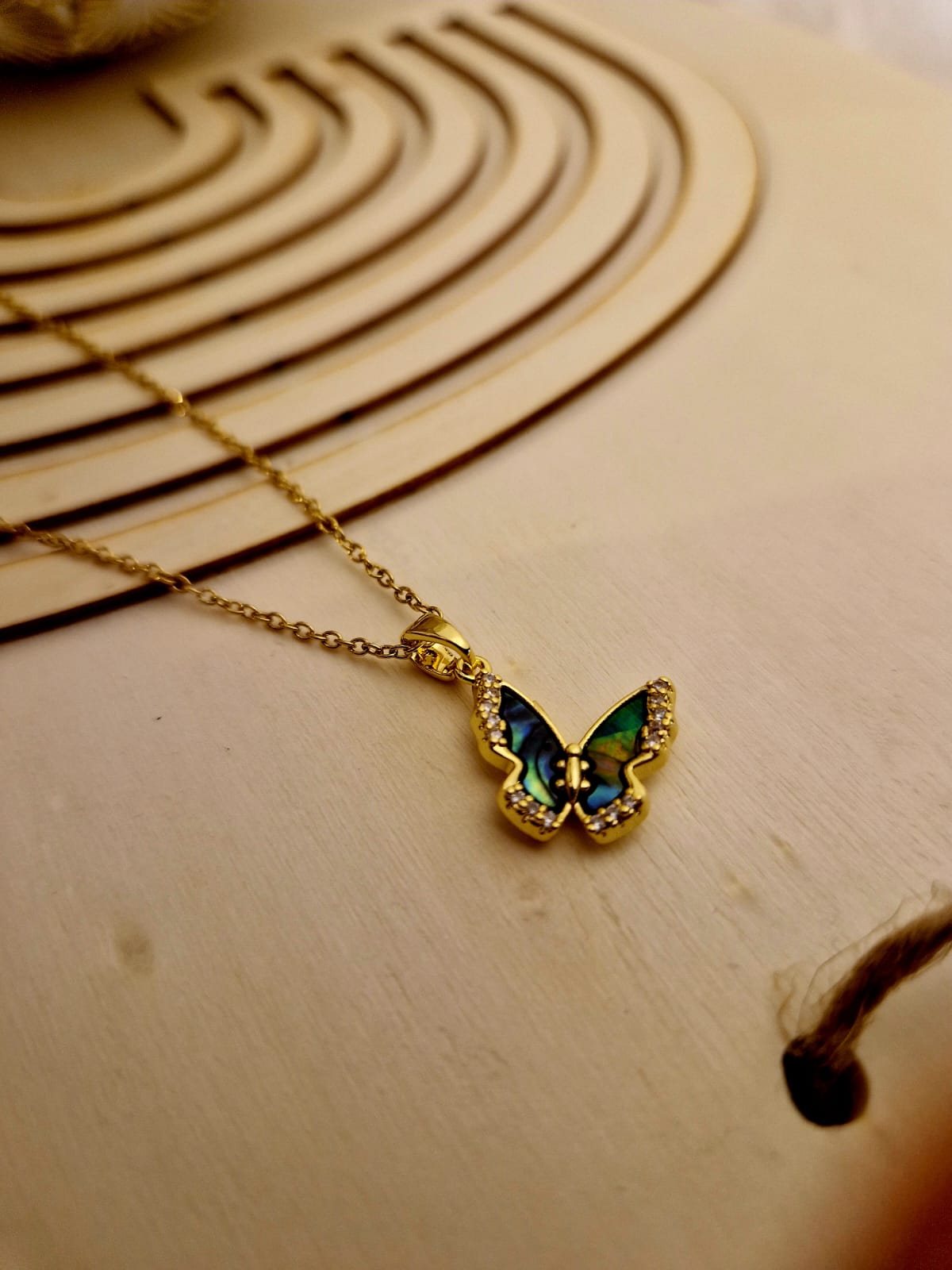 18K Goldkette mit Schmetterlingsanhänger für Damen