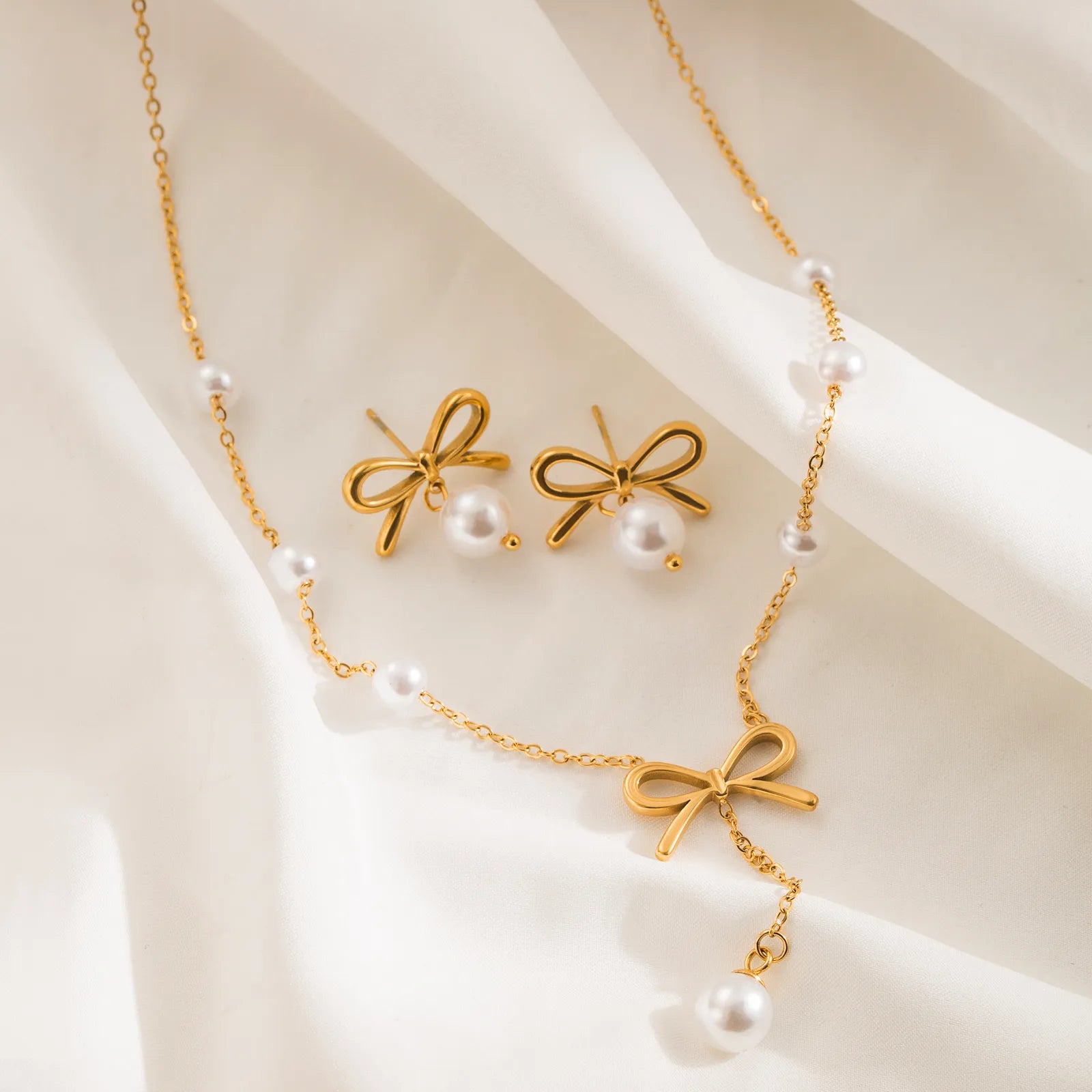 Aurora gold-plated bow pearl necklace and earrings set