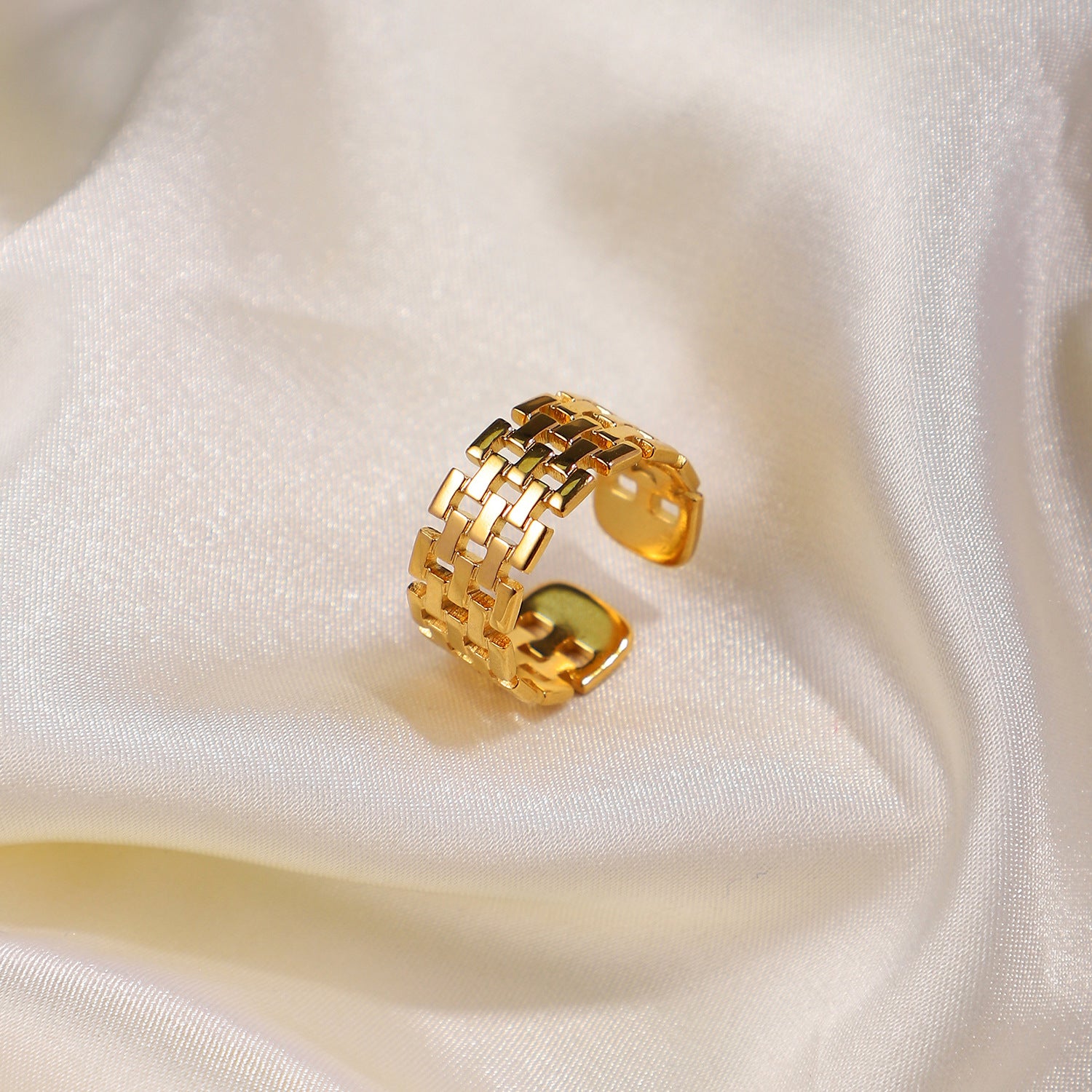 Viola gold-plated geometric mesh open ring
